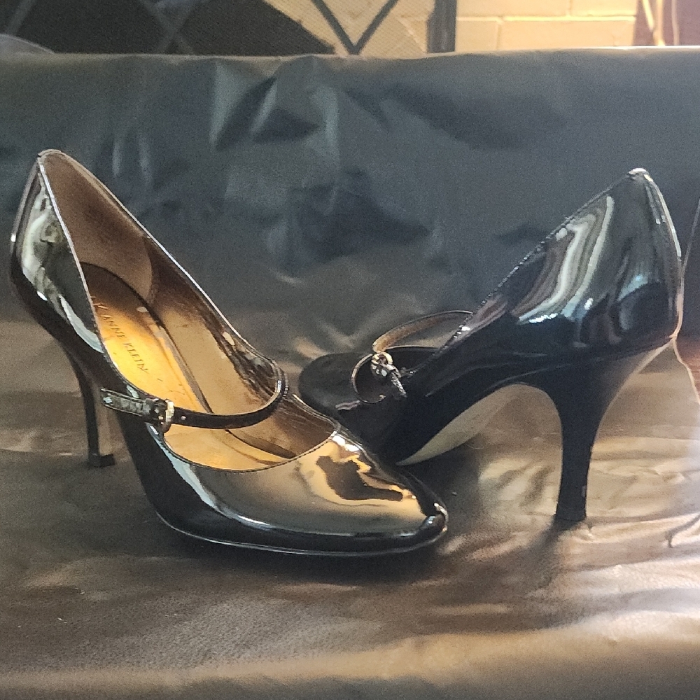 Elegant ANNE KLEIN Black Patent Leather Heels